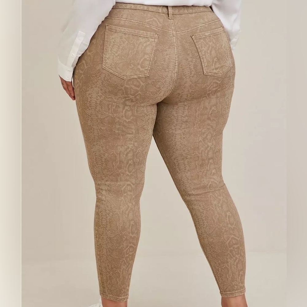 Torrid Women Plus Sz 28R Tan Python Super Soft Jegging Skinny High-Rise Jean NWT - Picture 3 of 15